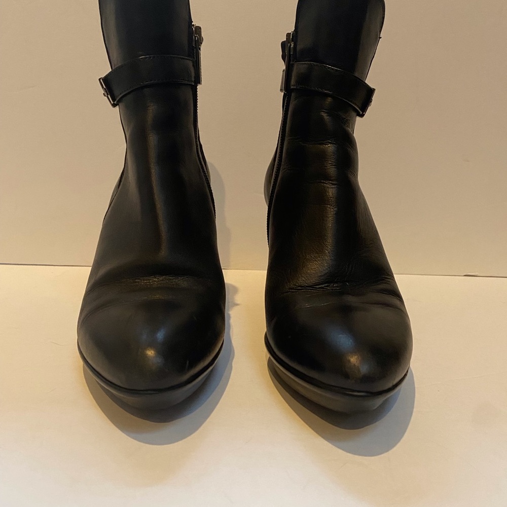Aquatalia black ankle boot with buckle - Picture 2 of 13